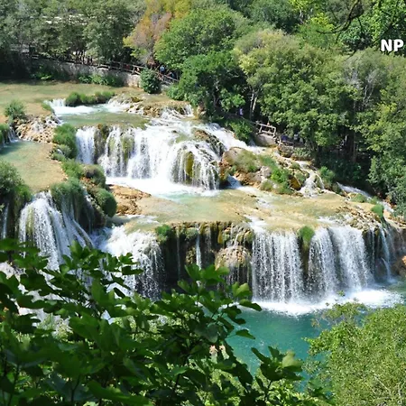 Guest house Agro Linda Pirovac